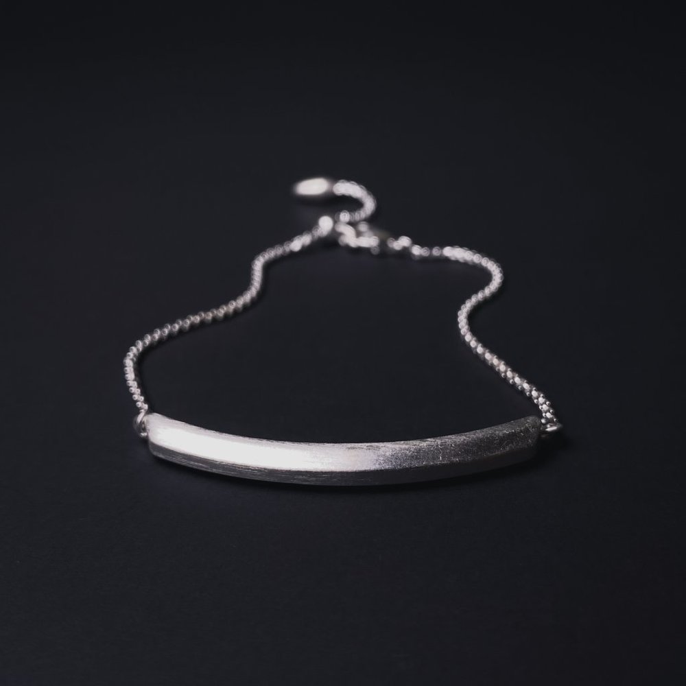 Kendra Scott Eloise Ann Minimalist Silver Metal Curved Bar Chain Slider Bracelet